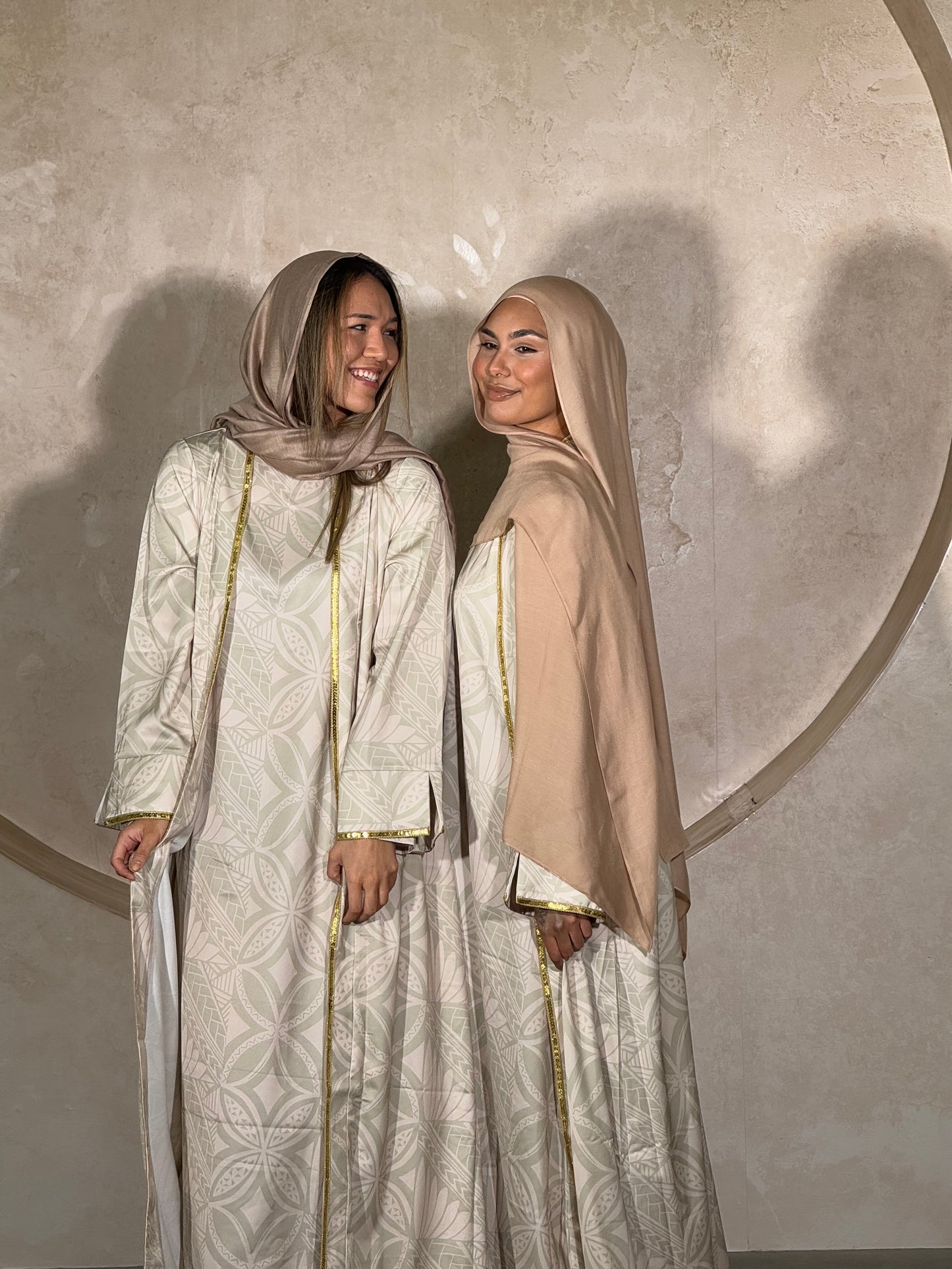 Aulelei Abaya Set