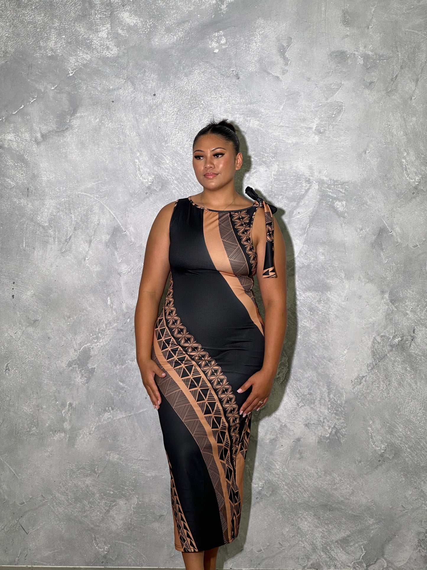 ALOFA - Knot Maxi Dress