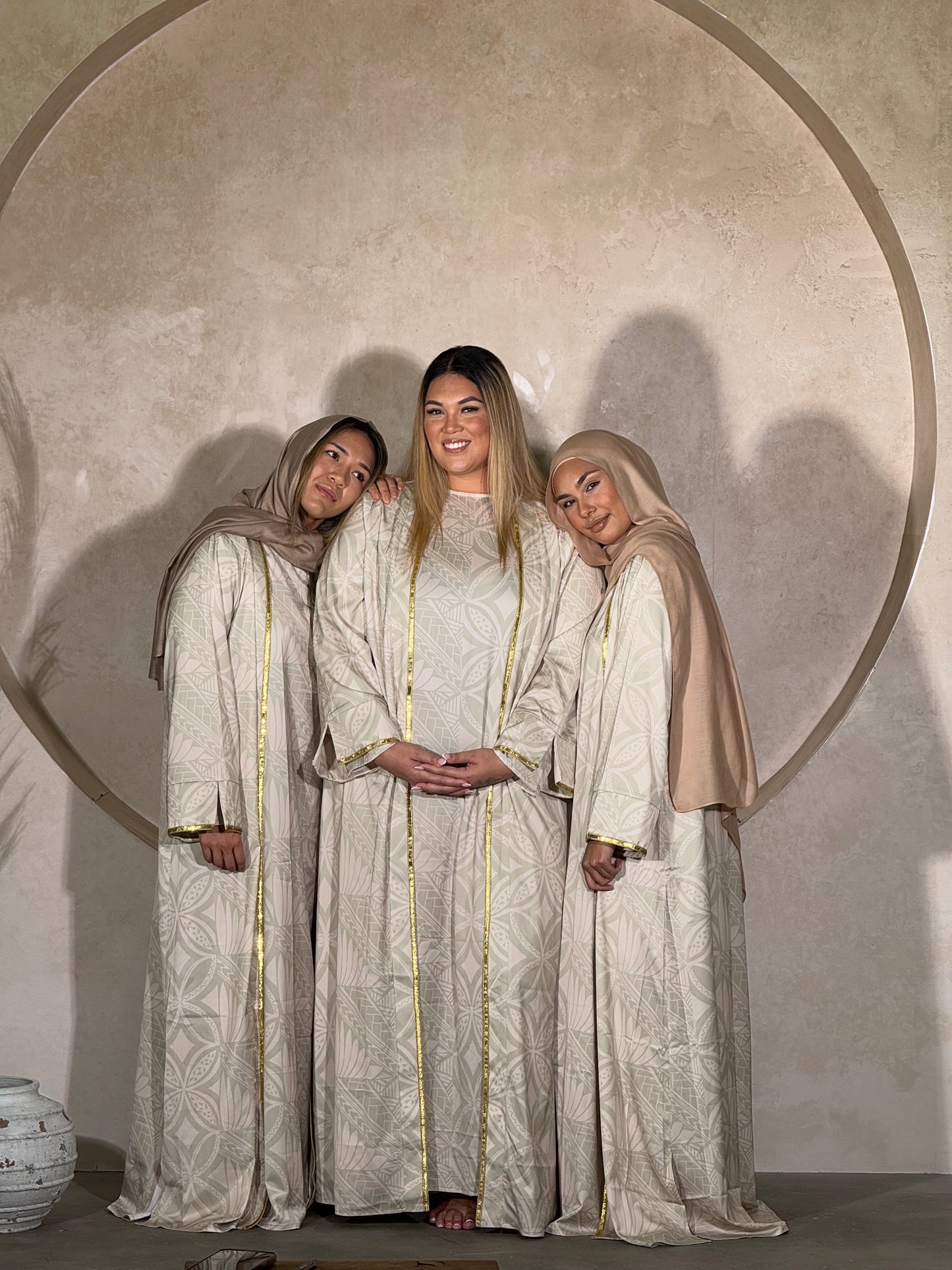 Aulelei Abaya Set