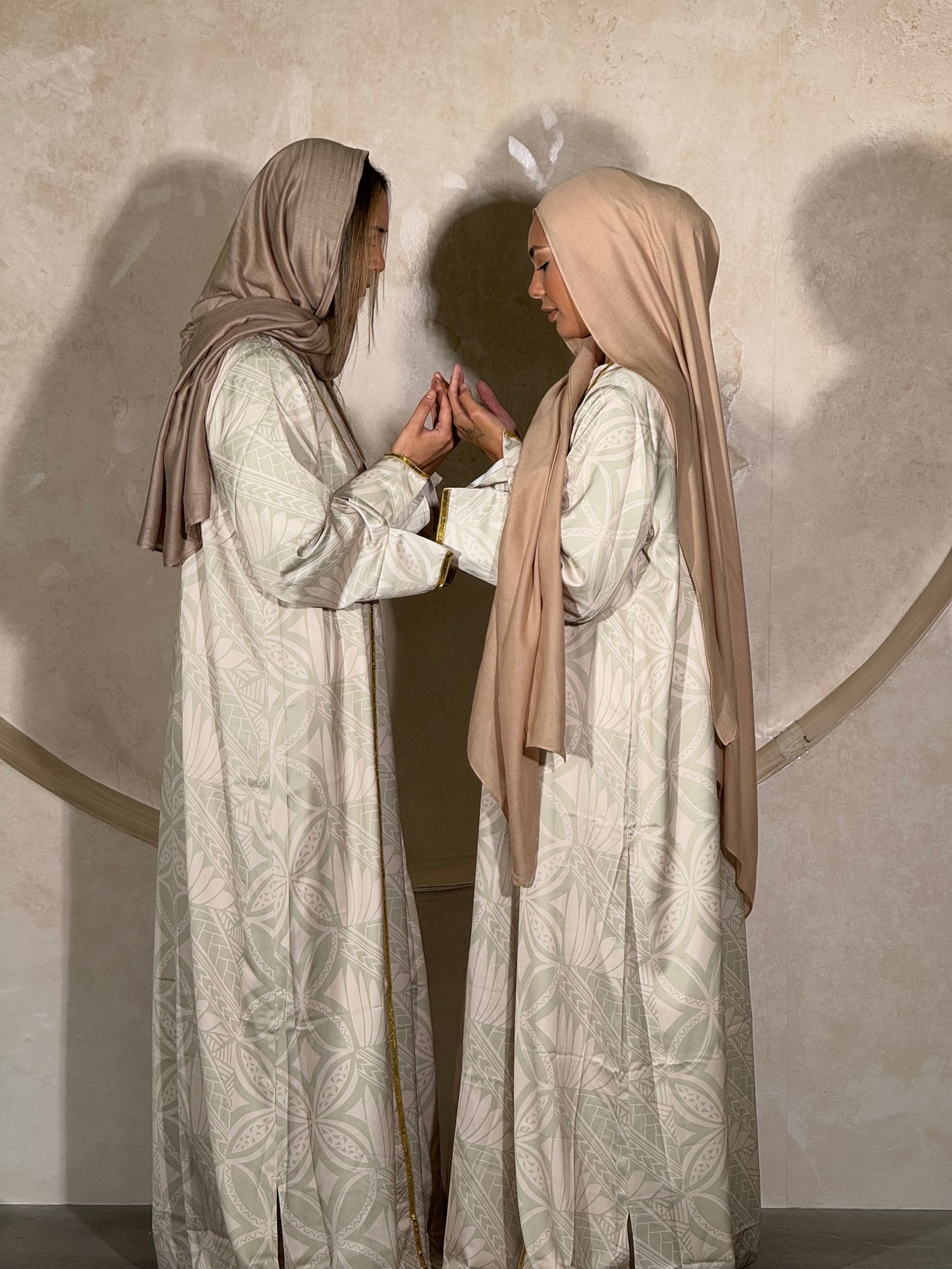 Aulelei Abaya Set
