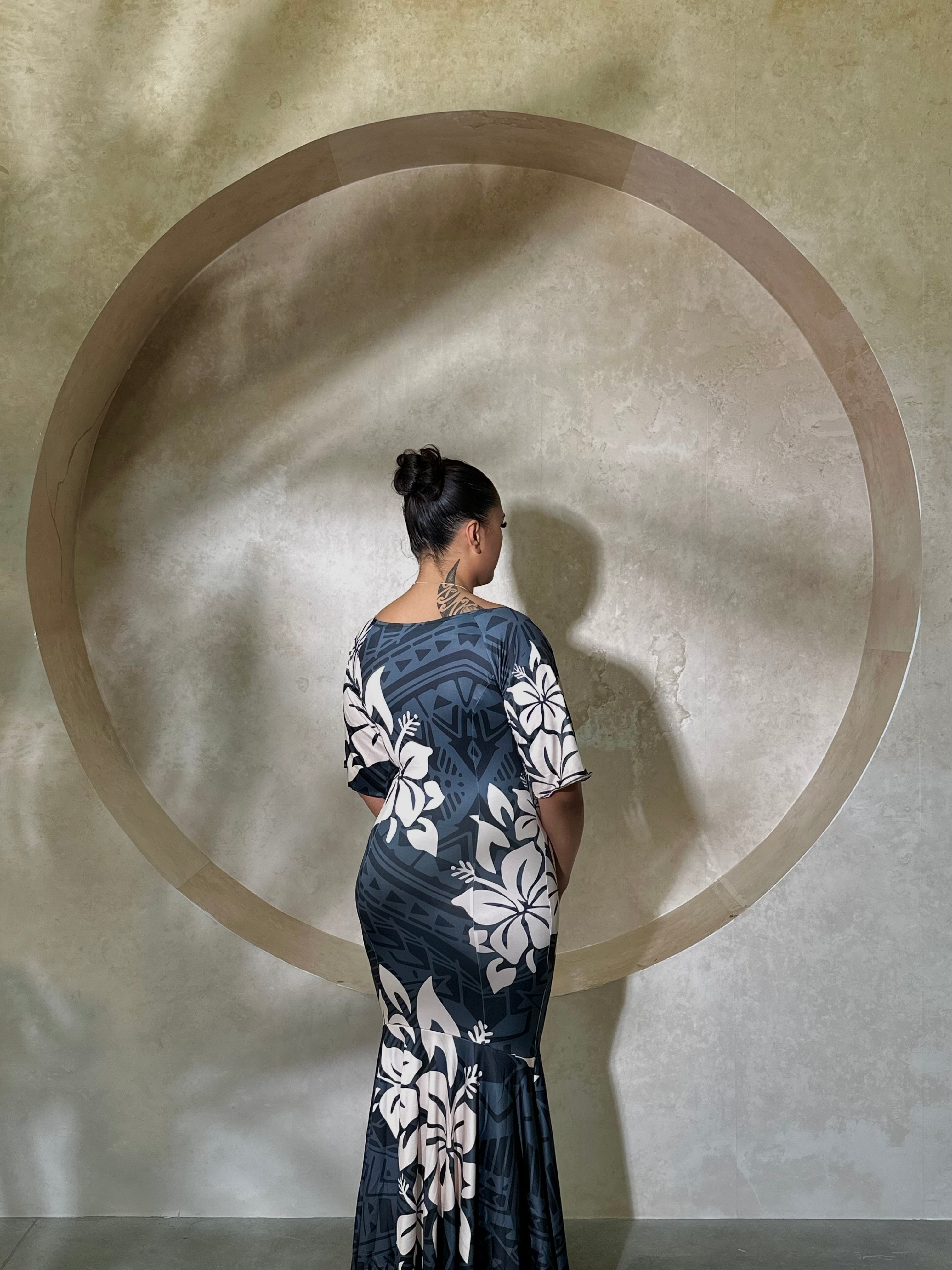 Luxe - BLACK - Sleeve Dress