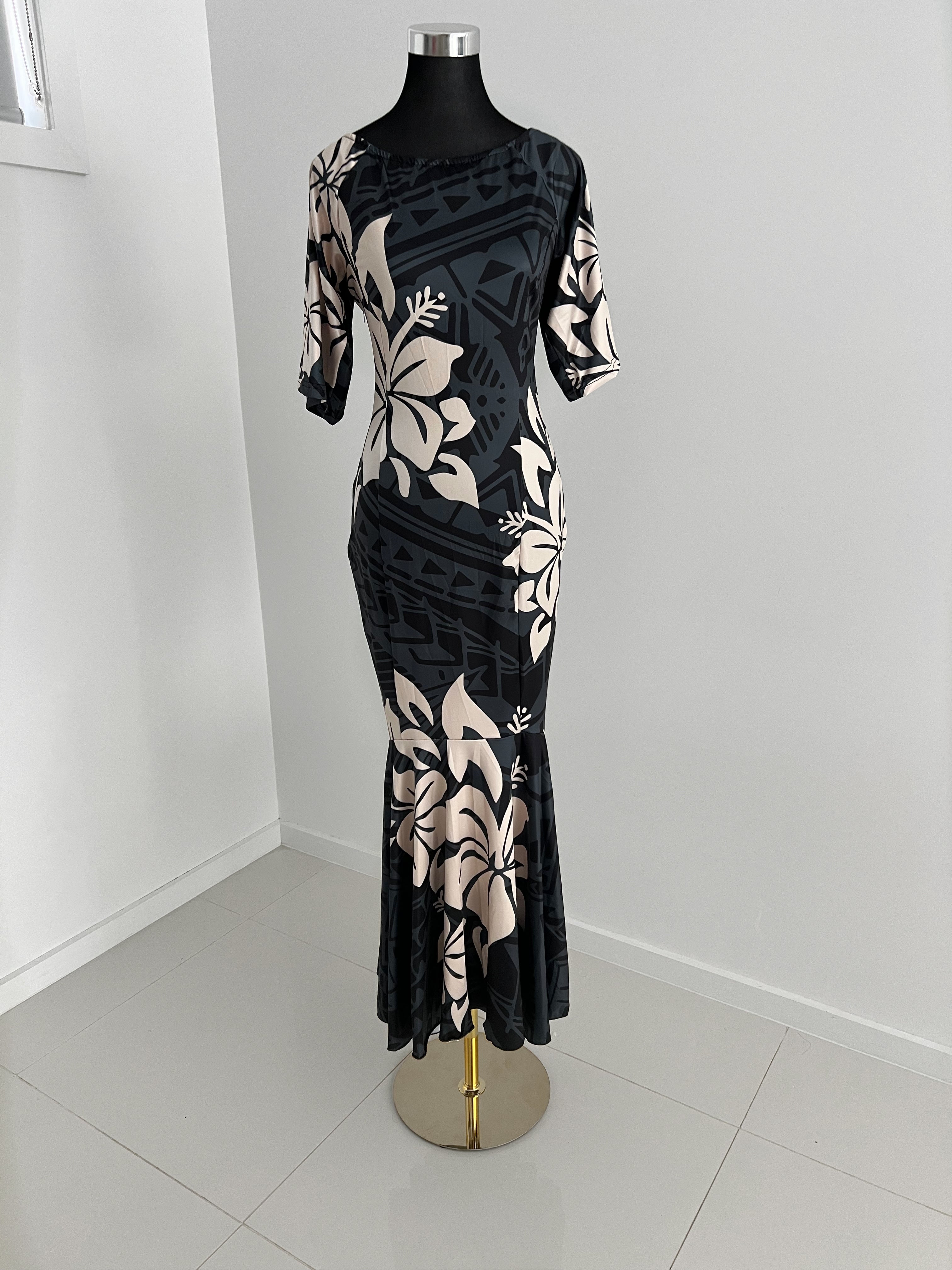 Luxe - BLACK - Sleeve Dress